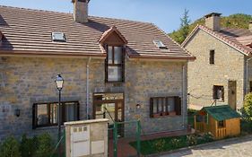 Casa Con Jardin En Hecho